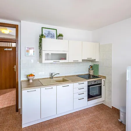 Centrally Located App With Gated Parking-milena 1 * Crikvenica