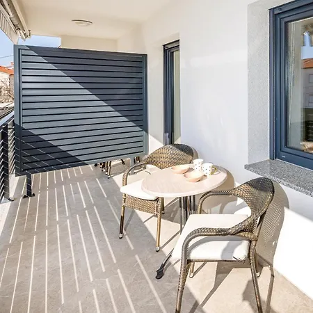 Centrally Located App With Gated Parking-milena 1 *